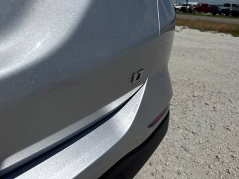 Used 2022 Chevrolet Equinox LT FWD image 11
