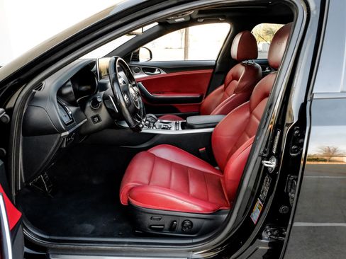 Used 2019 Kia Stinger GT2 image 21