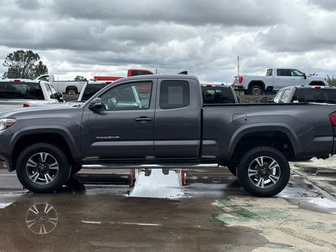 Used 2018 Toyota Tacoma TRD Sport w/ Technology Package RWD image 7