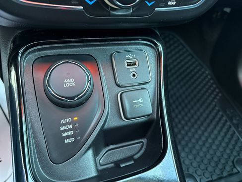 Used 2021 Jeep Compass Altitude w/ Sun & Sound Group image 22