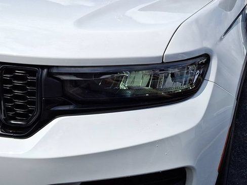 Certified 2023 Jeep Grand Cherokee Altitude AWD/4WD image 12