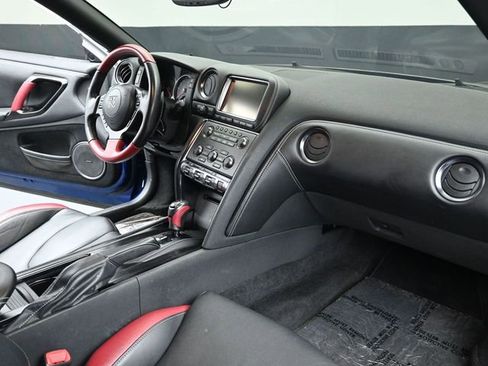 Used 2015 Nissan GT-R Black Edition image 18