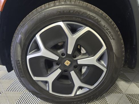 Used 2024 Rivian R1T Adventure AWD/4WD image 9