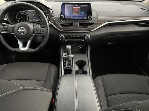Used 2025 Nissan Altima 2.5 SV FWD image 12