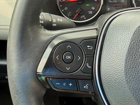 Used 2022 Toyota RAV4 XLE Premium AWD/4WD image 20