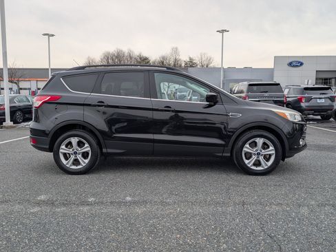Used 2015 Ford Escape SE w/ Equipment Group 201A image 2