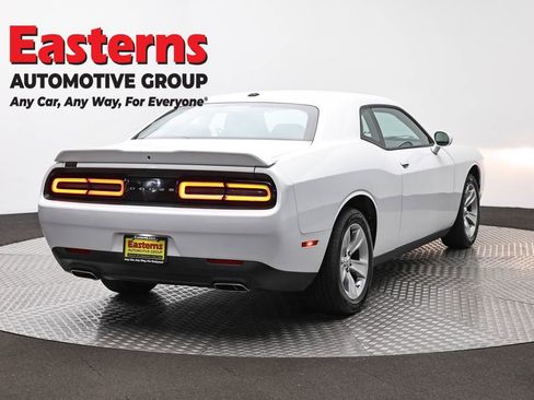Used 2022 Dodge Challenger SXT RWD image 5