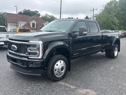 Used 2025 Ford F450 Platinum w/ FX4 Off-Road Package AWD/4WD image 3