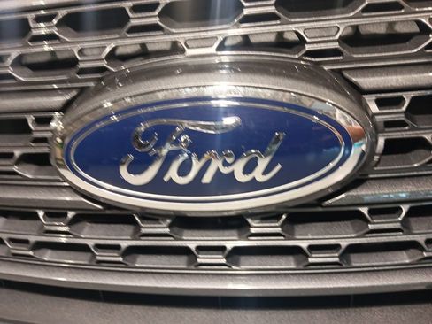 Used 2023 Ford Explorer XLT w/ Equipment Group 202A AWD/4WD image 9