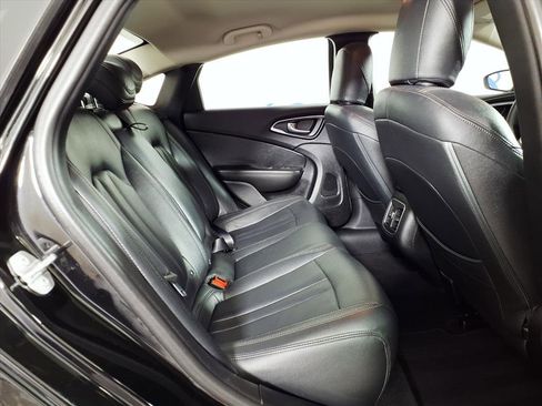 Used 2016 Chrysler 200 Limited w/ Convenience Group image 11