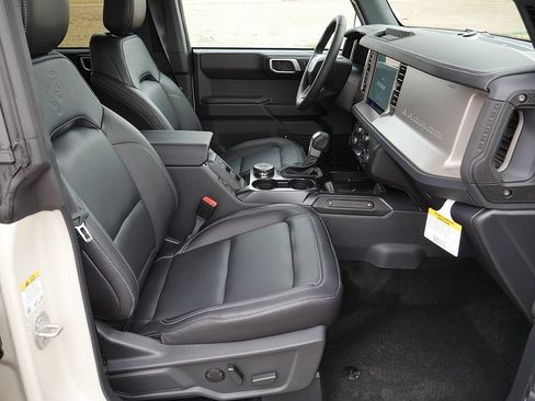 New 2026 Ford Bronco Outer Banks AWD/4WD image 32