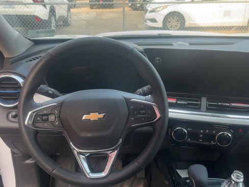 Used 2025 Chevrolet Trax LT w/ Driver Confidence Package FWD image 5