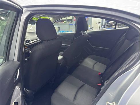 Used 2018 MAZDA MAZDA3 Sport FWD image 14