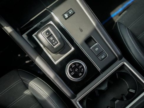 Used 2023 Mitsubishi Outlander LE AWD/4WD image 35