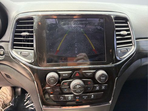 Used 2021 Jeep Grand Cherokee Laredo X RWD image 15