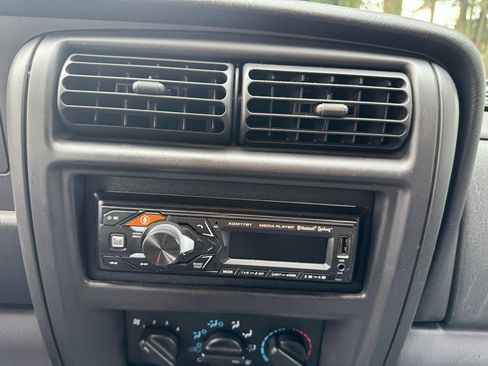 Used 1998 Jeep Cherokee Sport image 17