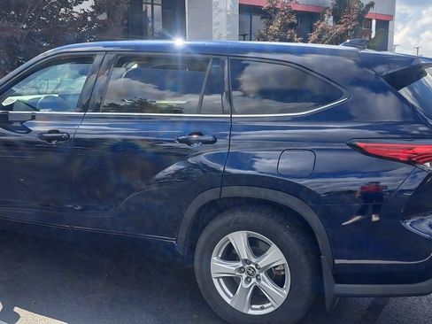 Used 2020 Toyota Highlander LE AWD/4WD image 3