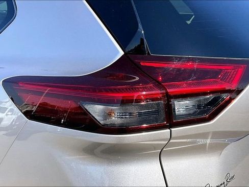 Certified 2025 Nissan Rogue Platinum AWD/4WD image 20