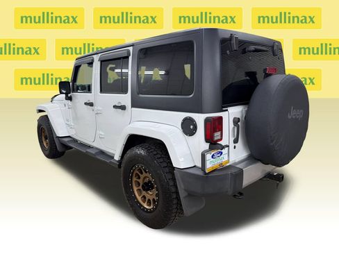 Used 2018 Jeep Wrangler Unlimited Sahara w/ Connectivity Group AWD/4WD image 9