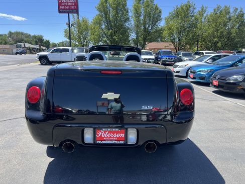 Used 2006 Chevrolet SSR w/ Preferred Equipment Group RWD image 16