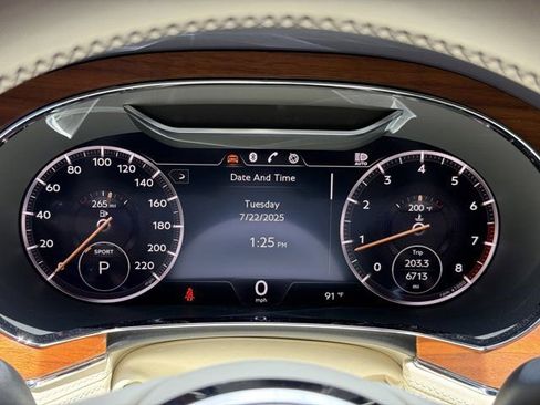 Used 2023 Bentley Continental GT V8 image 19