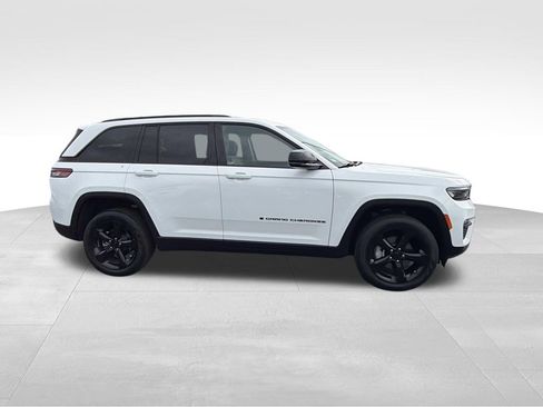 Used 2023 Jeep Grand Cherokee Limited w/ Black Appearance Package RWD image 2