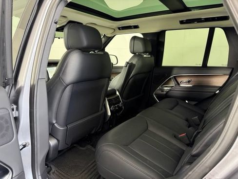 Used 2025 Land Rover Range Rover SE AWD/4WD image 25