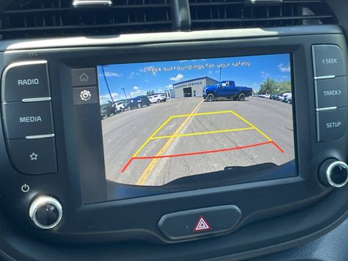 Used 2025 Kia Soul LX w/ LX Technology Package FWD image 22