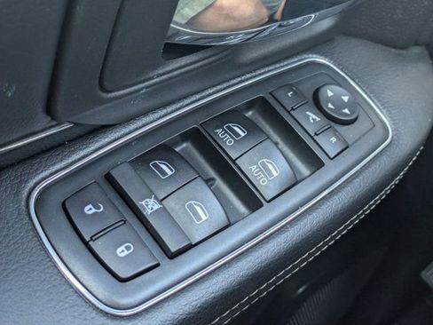 Used 2018 RAM 1500 Sport RWD image 22