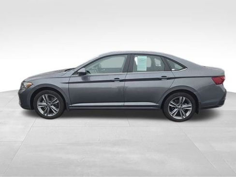 Used 2024 Volkswagen Jetta SE image 4