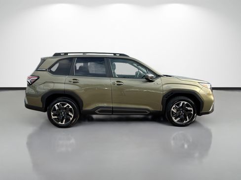 Used 2025 Subaru Forester Limited image 2