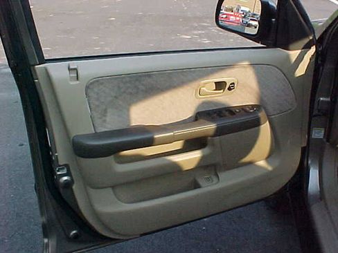 Used 2005 Honda CR-V LX image 16