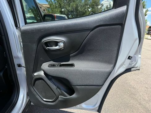 Used 2020 Jeep Renegade Latitude AWD/4WD image 20