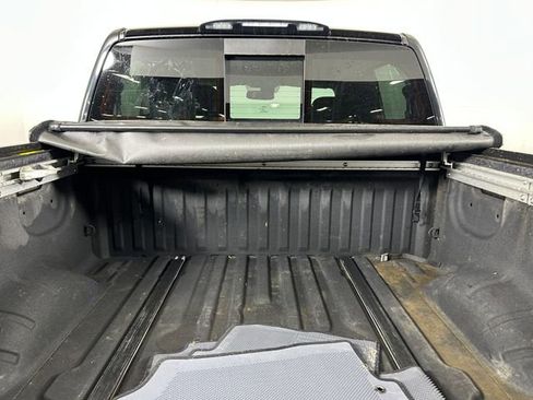 Used 2018 Nissan Titan SL image 27