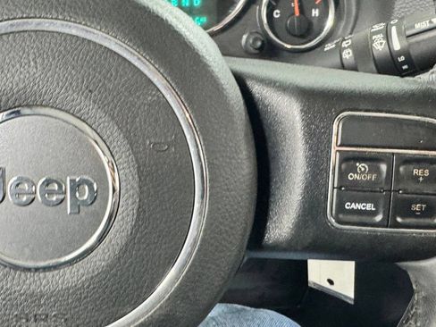 Used 2018 Jeep Wrangler Unlimited Sahara w/ Connectivity Group AWD/4WD image 19