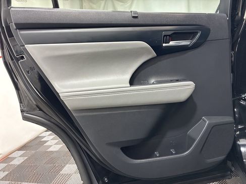 Used 2022 Toyota Highlander XLE image 20