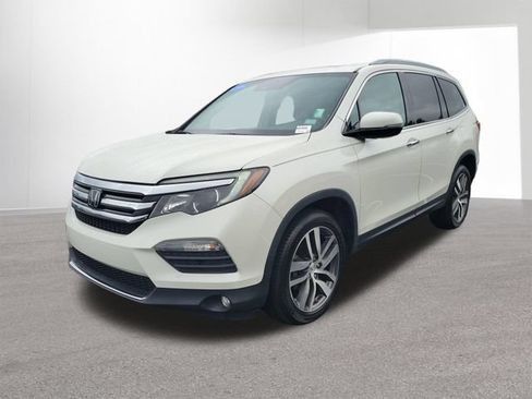 Used 2018 Honda Pilot Touring image 12