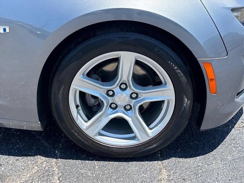 Used 2019 Chevrolet Camaro LT RWD image 9