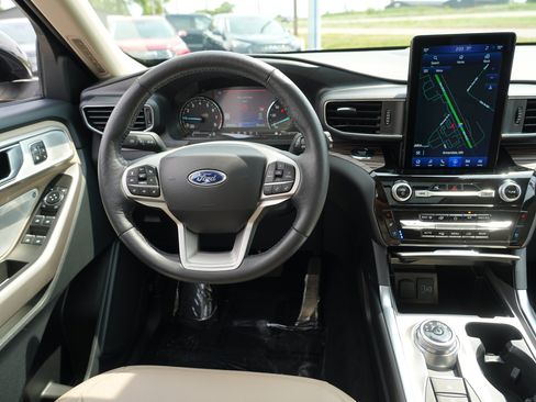 Used 2024 Ford Explorer Limited w/ Limited Technology Package AWD/4WD image 22