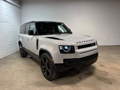 New 2026 Land Rover Defender 130 X-Dynamic SE image 4
