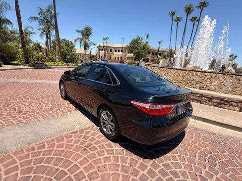 Used 2017 Toyota Camry SE FWD image 19