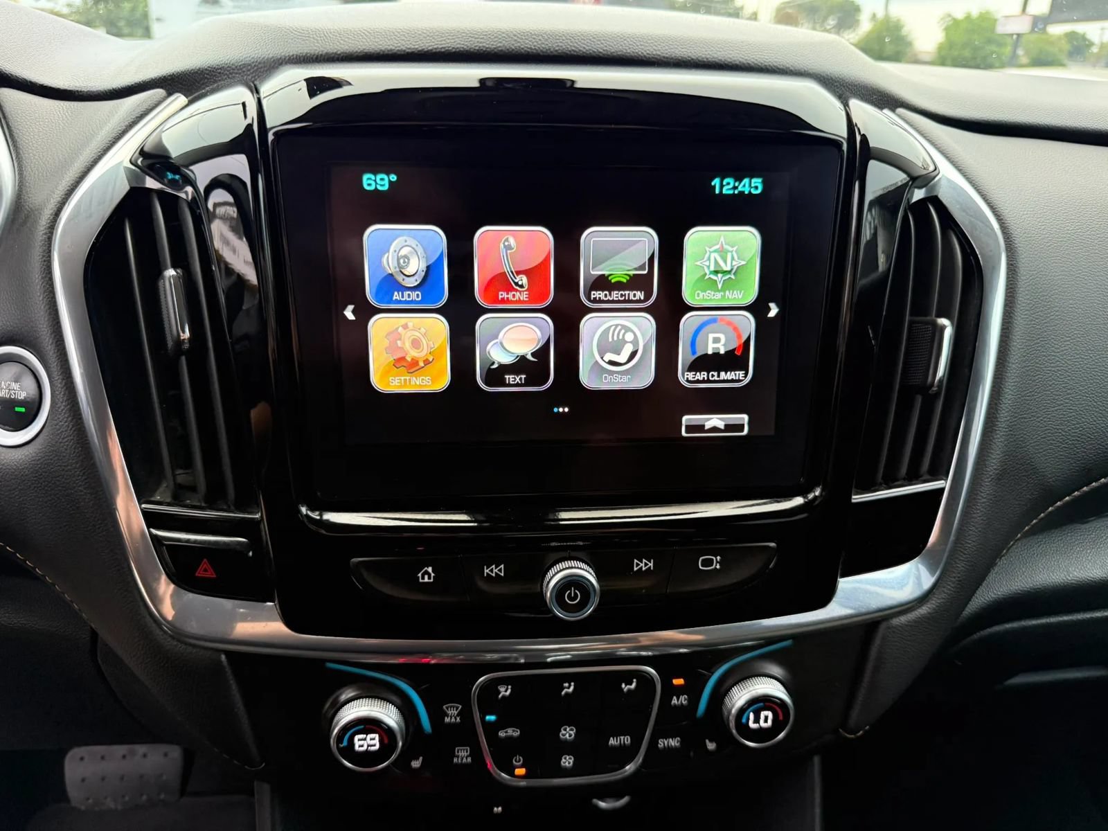 Used 2018 Chevrolet Traverse LT FWD image 17