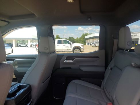 Used 2023 GMC Sierra 1500 SLT w/ SLT Premium Package image 31