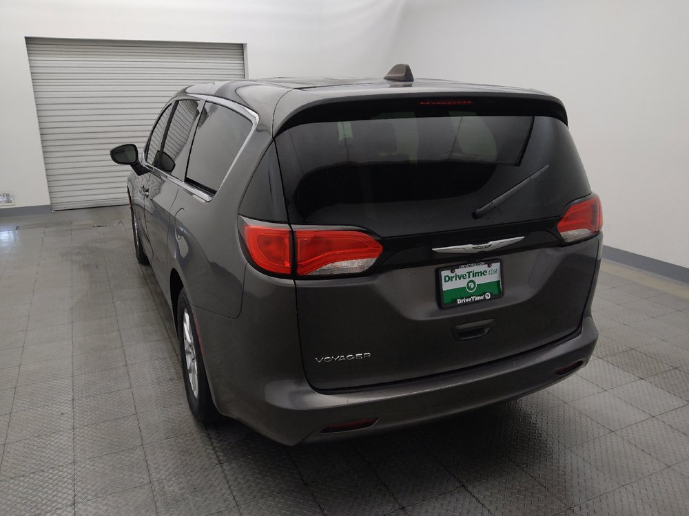 Used 2023 Chrysler Voyager LX FWD image 6