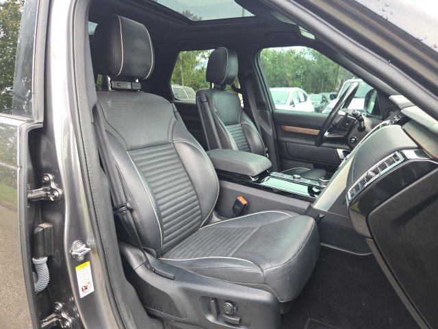 Used 2019 Land Rover Discovery HSE AWD/4WD image 16