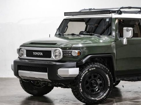 Used 2014 Toyota FJ Cruiser 4WD w/ Convenience Package image 6