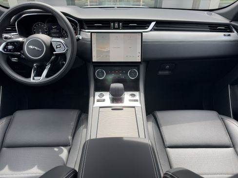 Used 2026 Jaguar F-PACE R-Dynamic S AWD/4WD image 4