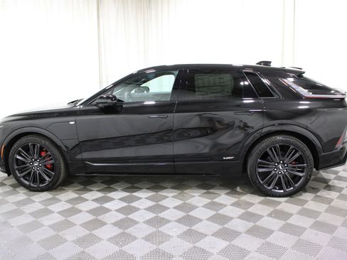 New 2026 Cadillac Lyriq V image 37