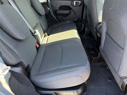 Used 2025 Jeep Wrangler Willys image 14