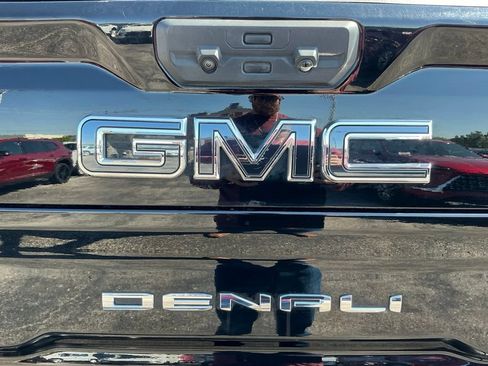 Used 2024 GMC Sierra 2500 Denali Ultimate AWD/4WD image 16